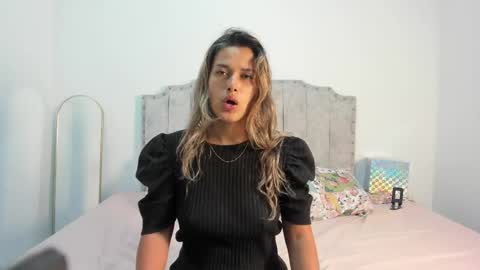 Snapshot of camila_borbon_ chatting on 05/06/26, 10:20 online show from 05/06/26, 10:20