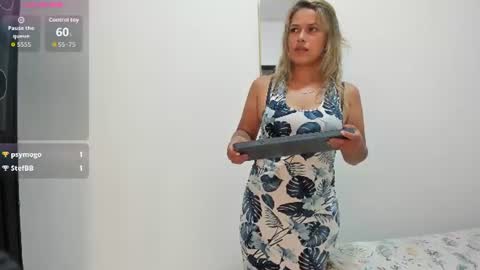 Snapshot of camila_borbon_ chatting on 08/01/26, 12:43 online show from 08/01/26, 12:43