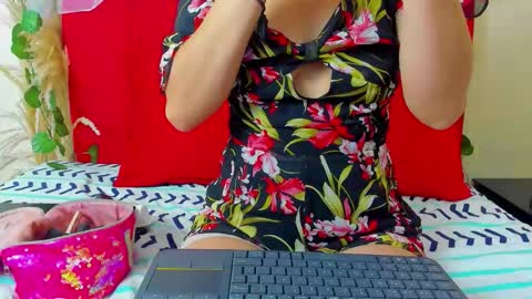 camila_collins7 online show from 10/23/25, 12:37