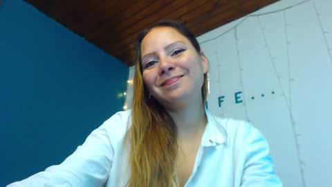 Snapshot of camila_delarosa chatting on 12/27/24, 12:23 camila online show from 12/27/24, 12:23