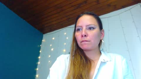 Snapshot of camila_delarosa chatting on 12/27/24, 09:32 camila online show from 12/27/24, 09:32