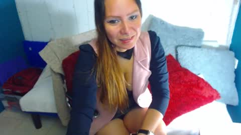 Snapshot of camila_delarosa chatting on 01/20/25, 12:28 camila online show from 01/20/25, 12:28