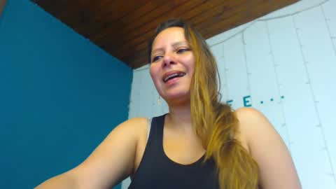 Snapshot of camila_delarosa chatting on 01/21/25, 01:22 camila online show from 01/21/25, 01:22
