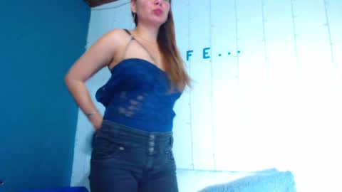 Snapshot of camila_delarosa chatting on 01/28/25, 01:05 camila online show from 01/28/25, 01:05