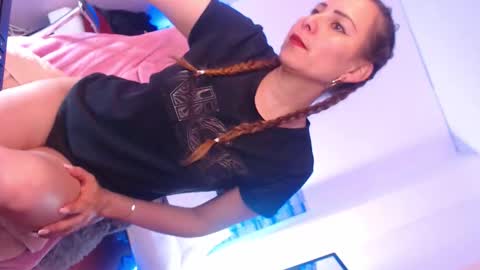 Snapshot of camila_delarosa chatting on 09/13/25, 12:27 camila online show from 09/13/25, 12:27