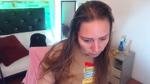 Snapshot of camila_delarosa chatting on 09/17/25, 04:52 camila online show from 09/17/25, 04:52