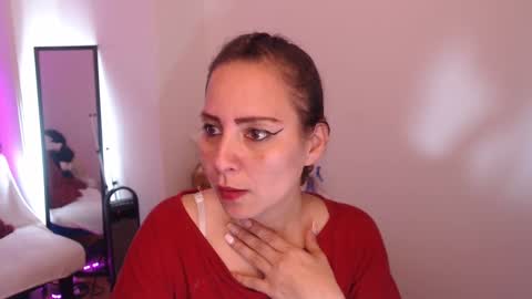 Snapshot of camila_delarosa chatting on 09/24/25, 04:32 camila online show from 09/24/25, 04:32