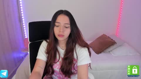 Snapshot of camila_ec2 chatting on 09/17/25, 01:18 C A M I online show from 09/17/25, 01:18