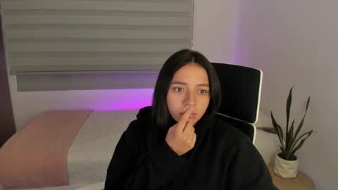  C A M I  online show from 03/04/26, 08:15