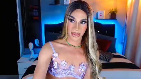 Snapshot of camila_hoottie chatting on 01/24/25, 04:16 Camila online show from 01/24/25, 04:16
