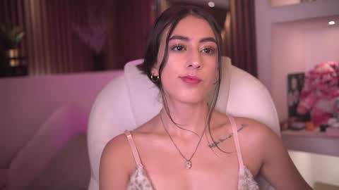 camila_martinez9 online show from 09/18/25, 11:45