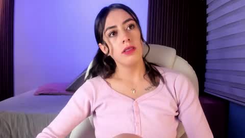 camila_martinez9 online show from 04/23/26, 11:31