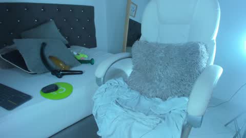 Camila online show from 12/29/24, 07:00