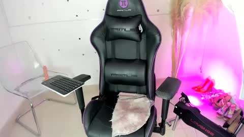 Snapshot of camila_peachcooper chatting on 01/22/25, 05:26 natalia bigpeach online show from 01/22/25, 05:26