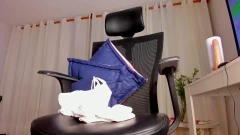 CamilaMendez--- online show from 02/15/25, 02:15