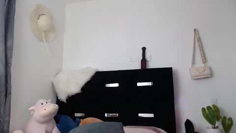 camila_torresss online show from 10/07/25, 09:01