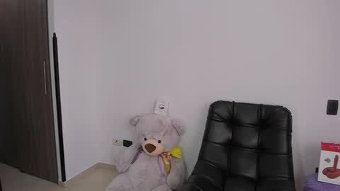 Snapshot of camilabliss chatting on 12/04/25, 08:06 Camila online show from 12/04/25, 08:06