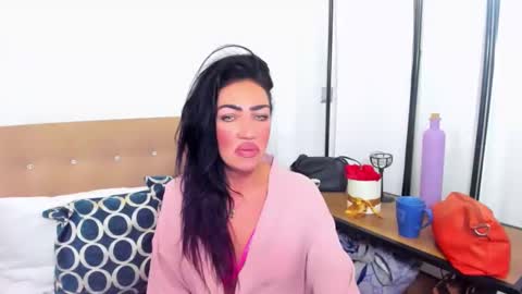 Snapshot of camileeyes chatting on 12/18/24, 09:04 CamileEyes online show from 12/18/24, 09:04