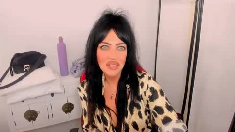 Snapshot of camileeyes chatting on 12/30/24, 03:24 CamileEyes online show from 12/30/24, 03:24