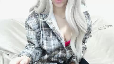 Snapshot of camillebunny chatting on 12/15/25, 04:28 CamilleBunny online show from 12/15/25, 04:28