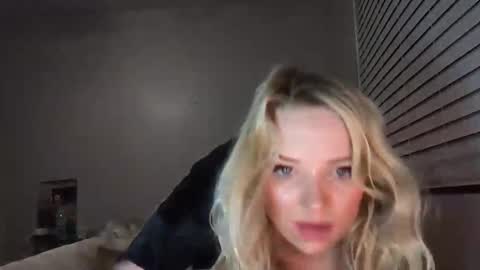 Snapshot of camilleclairexo chatting on 04/04/26, 08:12 camilleclairexo online show from 04/04/26, 08:12