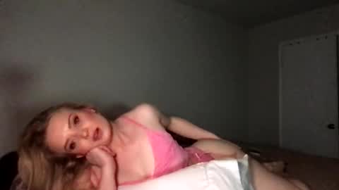 Snapshot of camilleclairexo chatting on 04/20/26, 03:31 camilleclairexo online show from 04/20/26, 03:31