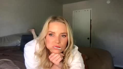Snapshot of camilleclairexo chatting on 04/20/26, 07:37 camilleclairexo online show from 04/20/26, 07:37