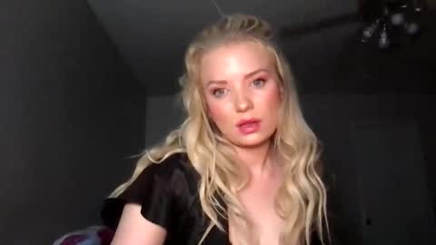 Snapshot of camilleclairexo chatting on 04/23/26, 06:58 camilleclairexo online show from 04/23/26, 06:58