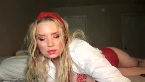 Snapshot of camilleclairexo chatting on 04/25/26, 05:21 camilleclairexo online show from 04/25/26, 05:21