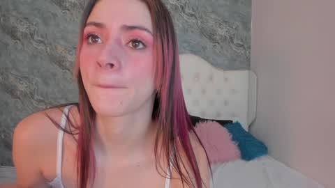 Snapshot of camillen_pettid chatting on 01/18/25, 07:48 C A M I L L E N Help me get to the top online show from 01/18/25, 07:48