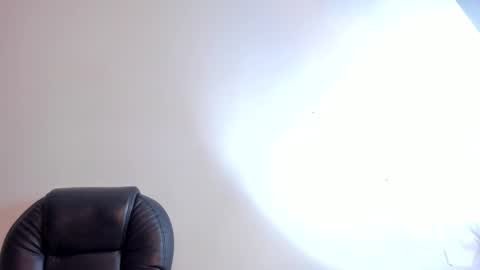 Snapshot of camillen_pettid chatting on 01/26/25, 10:35 C A M I L L E N Help me get to the top online show from 01/26/25, 10:35