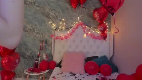 Snapshot of camillen_pettid chatting on 02/14/25, 01:56 C A M I L L E N Help me get to the top online show from 02/14/25, 01:56