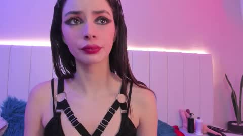 Snapshot of camillen_pettid chatting on 10/05/25, 09:02 C A M I L L E N Help me get to the top online show from 10/05/25, 09:02