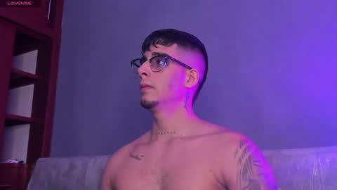   INDEPENDENT MODEL online show from 01/11/25, 12:18