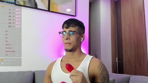   INDEPENDENT MODEL online show from 01/24/25, 03:54