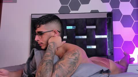   INDEPENDENT MODEL online show from 02/15/25, 02:00