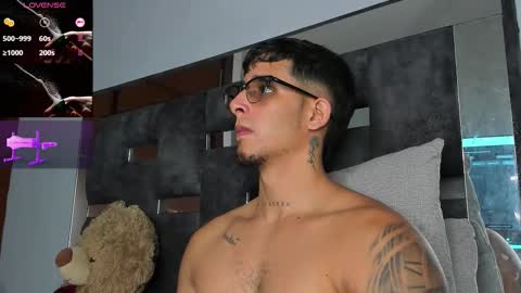   INDEPENDENT MODEL online show from 10/22/25, 06:02