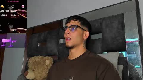   INDEPENDENT MODEL online show from 10/28/25, 11:36