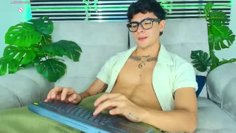 Snapshot of camilo_xcam chatting on 04/24/26, 09:06 CAMILO online show from 04/24/26, 09:06