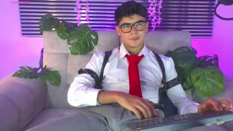 Snapshot of camilo_xcam chatting on 06/06/26, 09:41 CAMILO online show from 06/06/26, 09:41