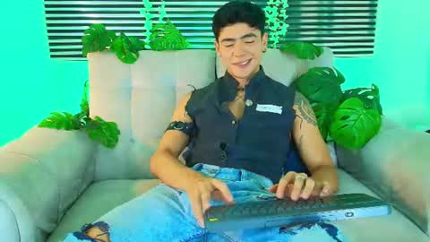 Snapshot of camilo_xcam chatting on 06/08/26, 09:48 CAMILO online show from 06/08/26, 09:48