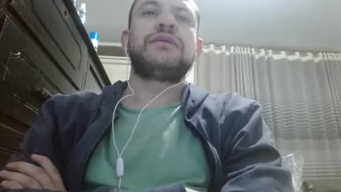 Snapshot of camiloking17 chatting on 12/19/24, 10:10 camilo online show from 12/19/24, 10:10