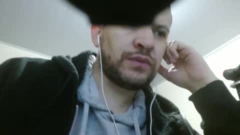 Snapshot of camiloking17 chatting on 02/19/25, 06:00 camilo online show from 02/19/25, 06:00