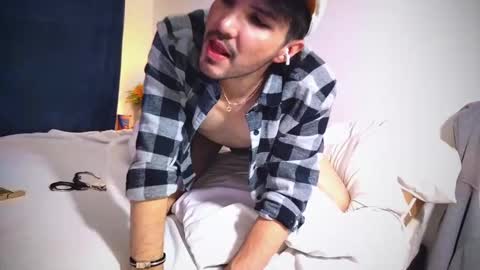 Snapshot of camilosaennz chatting on 02/11/25, 01:10 camilo online show from 02/11/25, 01:10