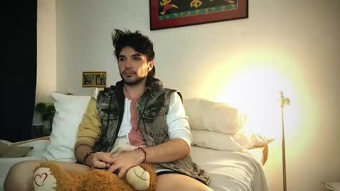 Snapshot of camilosaennz chatting on 02/13/25, 10:44 camilo online show from 02/13/25, 10:44