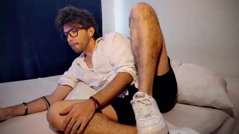 Snapshot of camilosaennz chatting on 02/24/25, 04:04 camilo online show from 02/24/25, 04:04