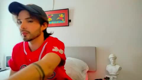 Snapshot of camilosaennz chatting on 10/18/25, 07:25 camilo online show from 10/18/25, 07:25