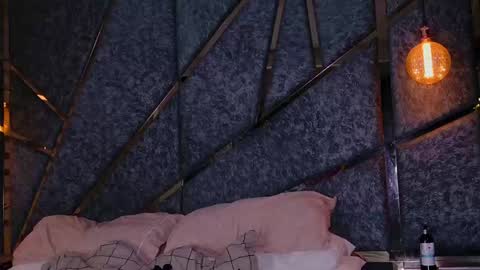 CLICK HERE  --   online show from 01/09/25, 03:55