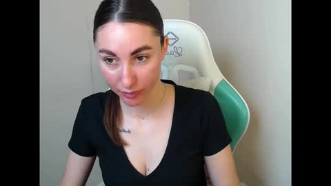 Snapshot of cammila_horn chatting on 04/25/26, 05:21 cammila horn online show from 04/25/26, 05:21