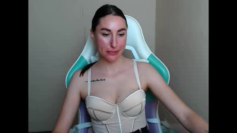 Snapshot of cammila_horn chatting on 05/16/26, 10:36 cammila horn online show from 05/16/26, 10:36